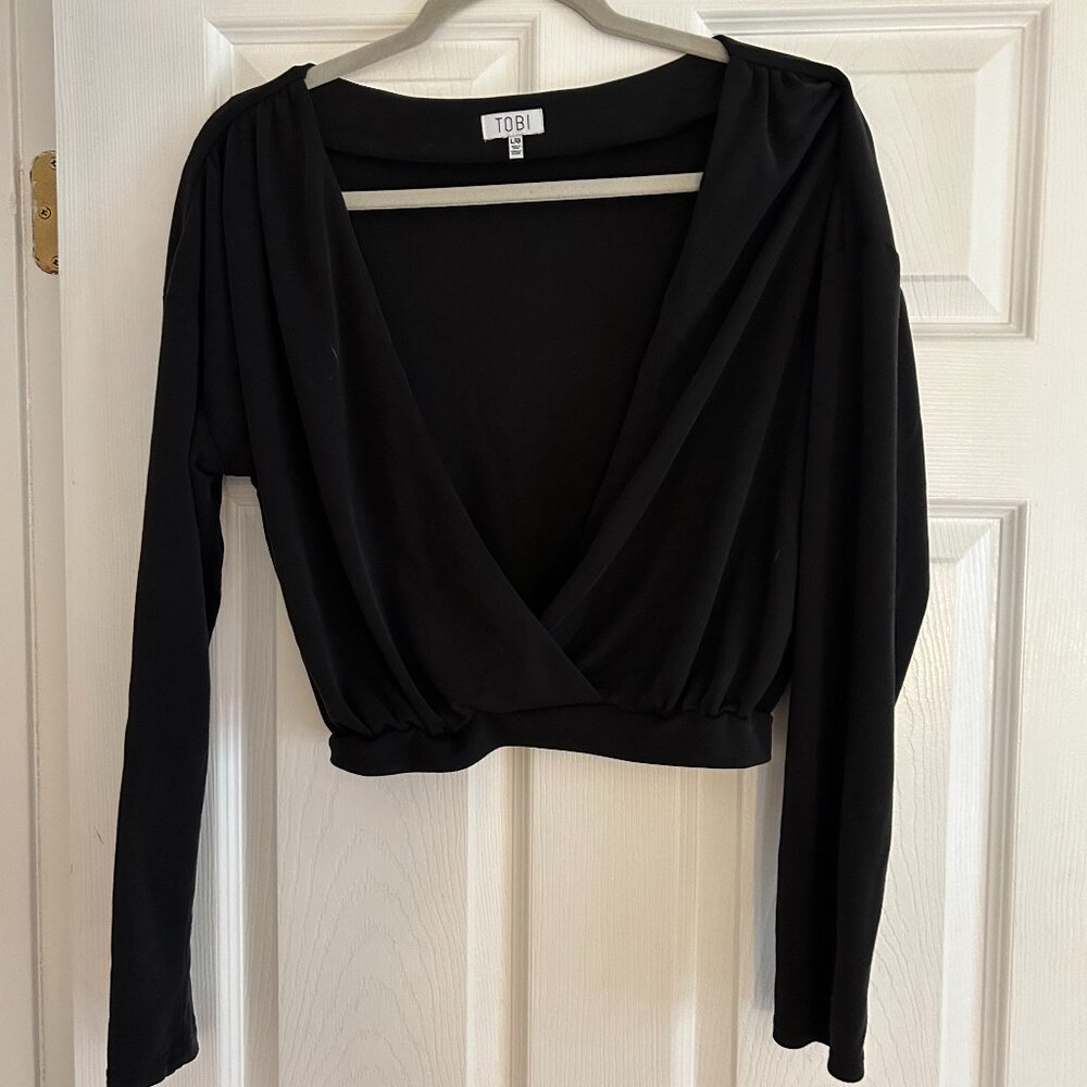 Black Cropped Long Sleeve V neck